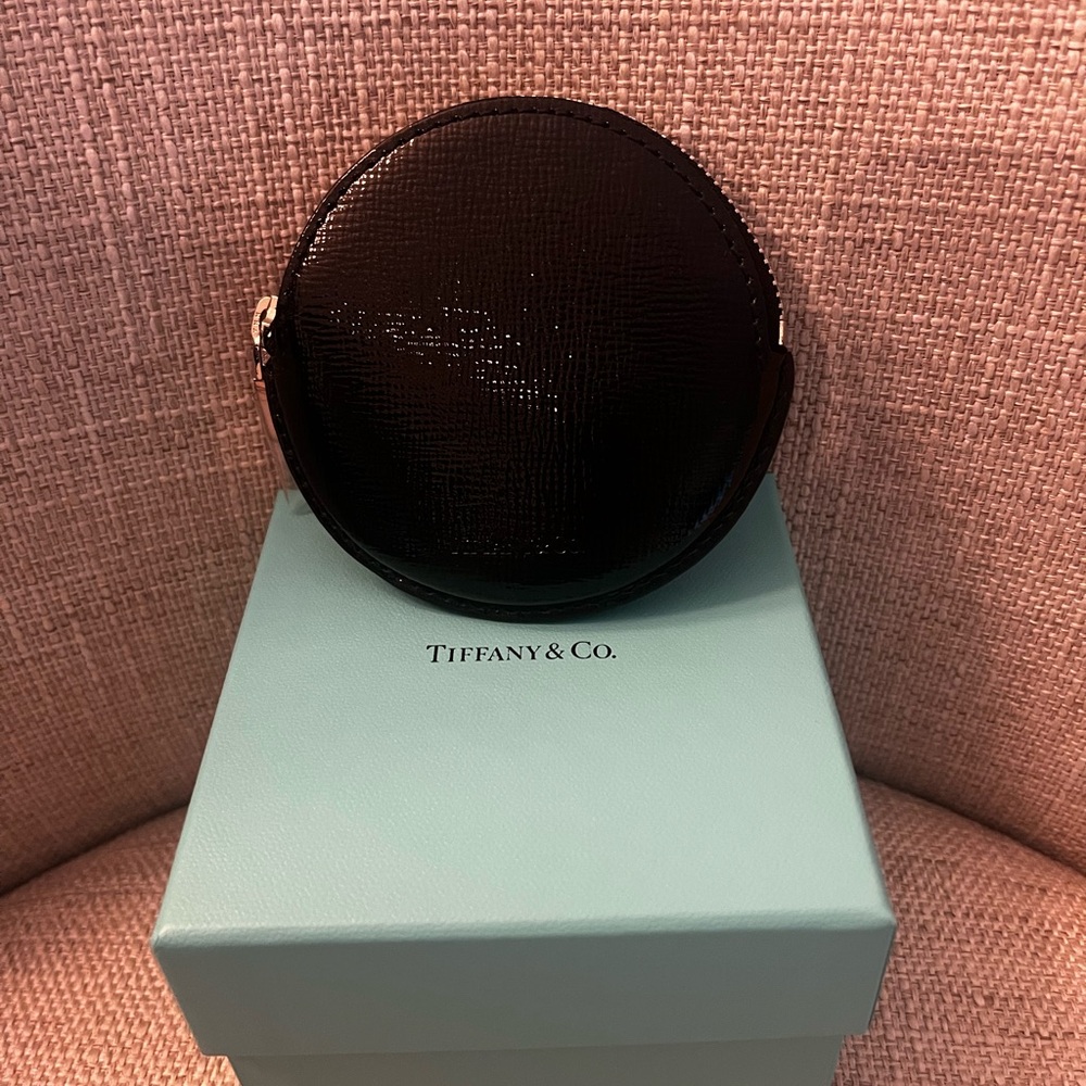 💯 authentic brand new Tiffany & Co. Black Leather Round Pouch